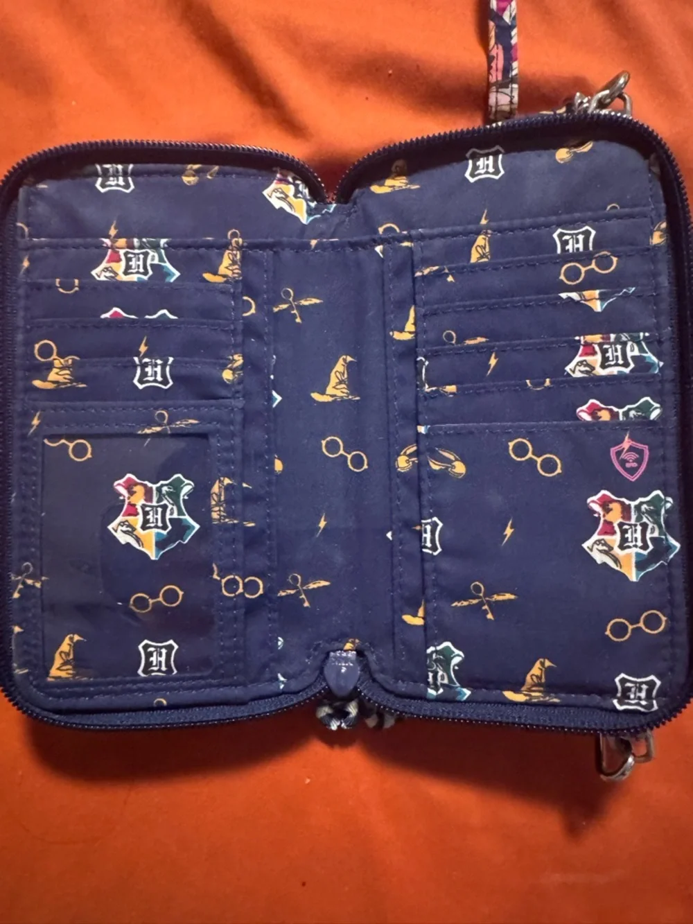 Vera Bradley Harry Potter Home to Hogwarts Crossbody bag - Picture 2 of 5